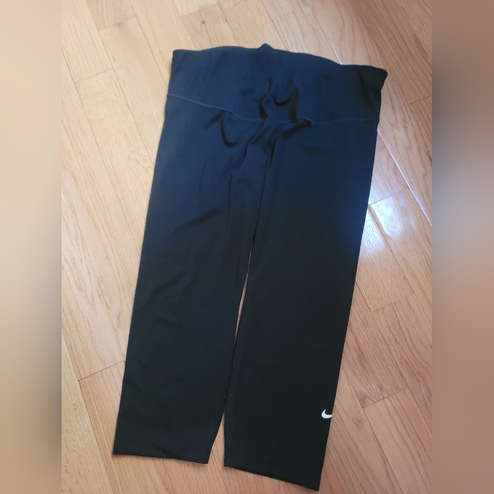 Nike Black and White Activewear - Picture 2 of 3